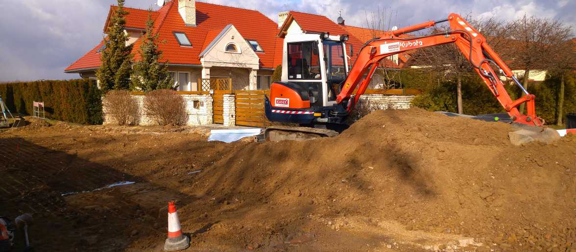 DSC 0146 1176x516 - Realizacja robót ziemnych oraz podbudowy pod drogę w Michałowicach - koparka kraków