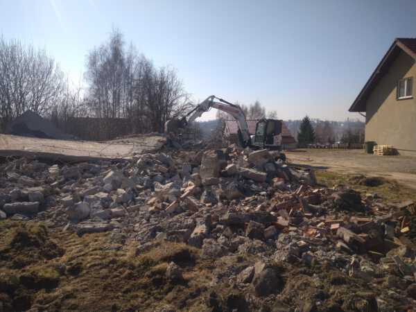 Wyburzenie domu Skawina 2 600x450 - Wyburzenie domu Skawina - koparka kraków